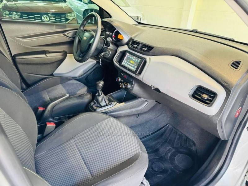 CHEVROLET - ONIX - 2018/2019 - Prata - R$ 54.990,00