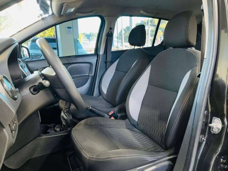 RENAULT - SANDERO - 2018/2019 - Preta - R$ 58.990,00