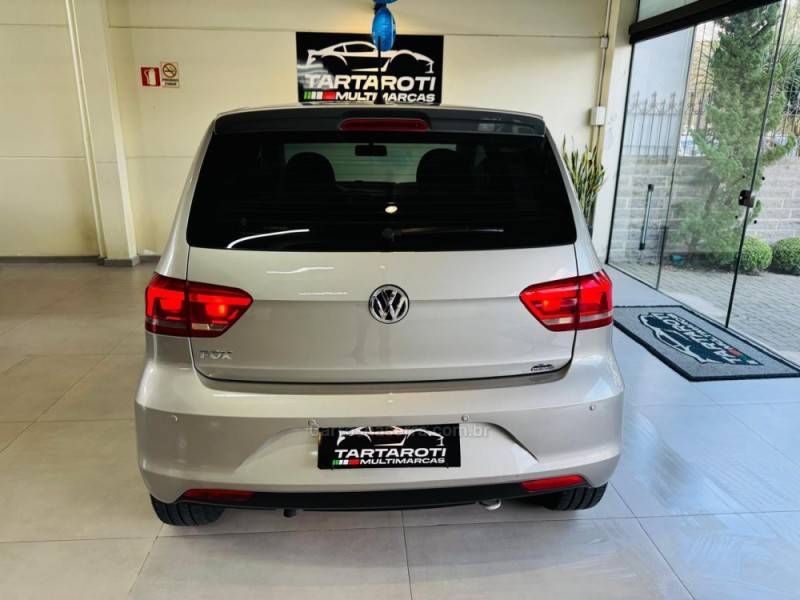 VOLKSWAGEN - FOX - 2014/2015 - Prata - R$ 47.990,00