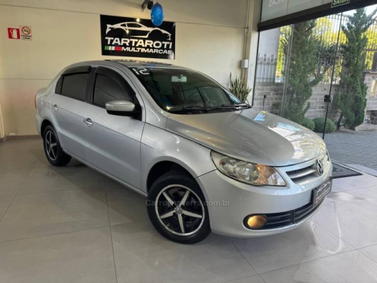 VOLKSWAGEN - VOYAGE - 2011/2012 - Prata - R$ 30.990,00