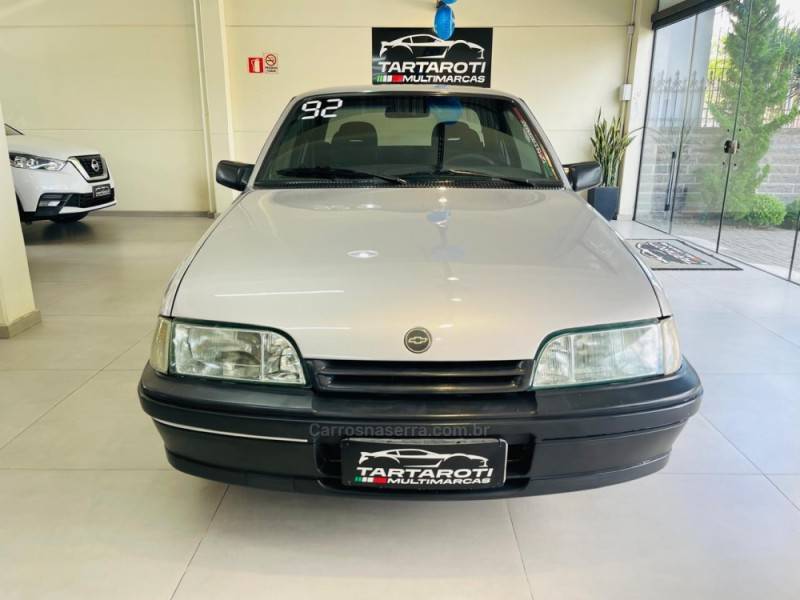 CHEVROLET - MONZA - 1991/1992 - Prata - R$ 17.990,00