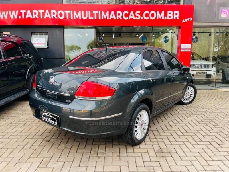 FIAT - LINEA - 2011/2012 - Cinza - R$ 32.990,00