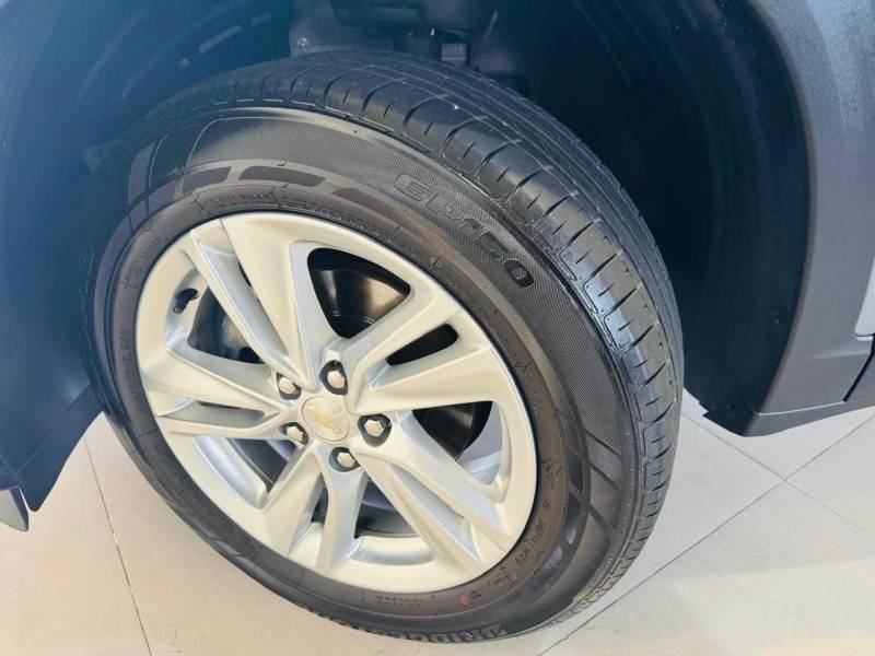 CHEVROLET - TRACKER - 2021/2022 - Prata - R$ 99.990,00