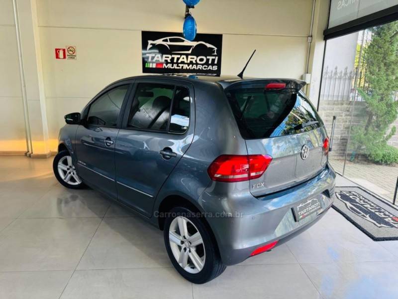 VOLKSWAGEN - FOX - 2015/2016 - Prata - R$ 52.990,00