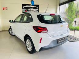 CHEVROLET - ONIX - 2021/2022 - Branca - R$ 78.990,00