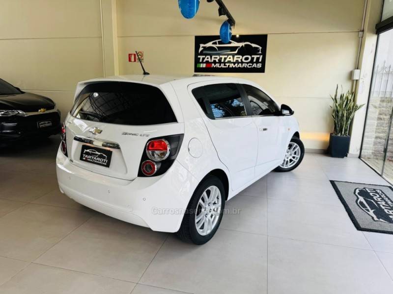 CHEVROLET - SONIC - 2013/2013 - Branca - R$ 43.990,00