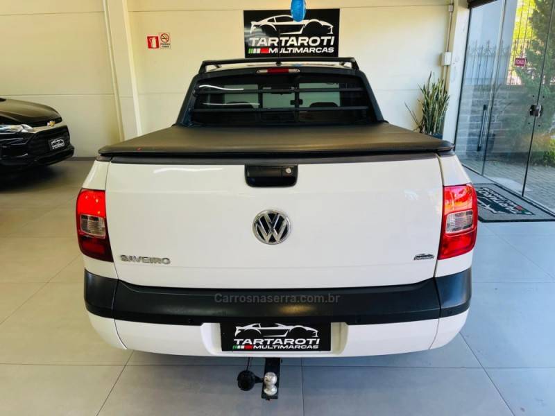 VOLKSWAGEN - SAVEIRO - 2015/2016 - Branca - R$ 51.990,00