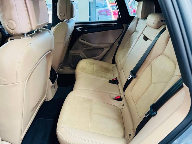 PORSCHE - MACAN T - 2020/2021 - Prata - R$ 376.990,00