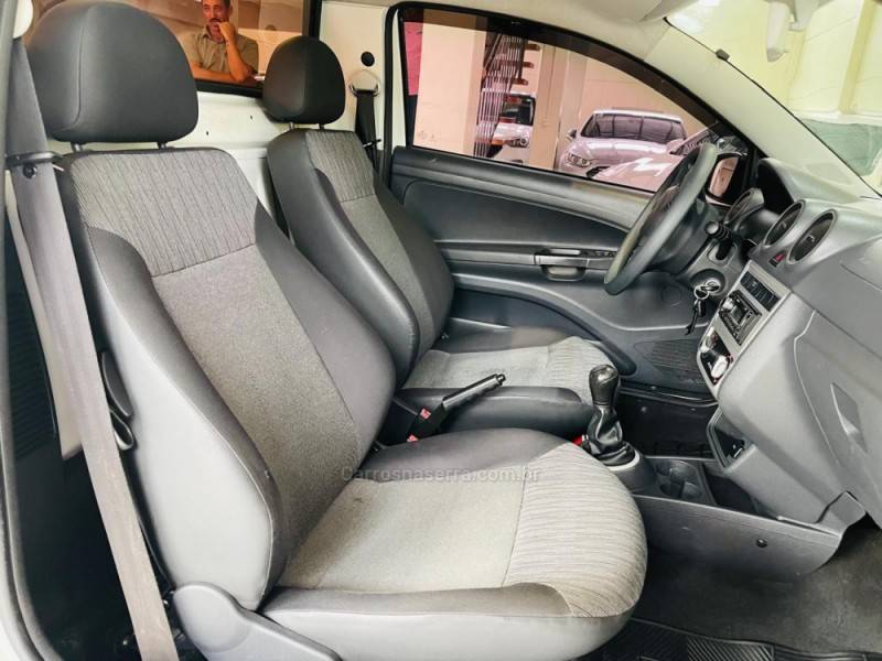VOLKSWAGEN - SAVEIRO - 2014/2014 - Branca - R$ 44.990,00