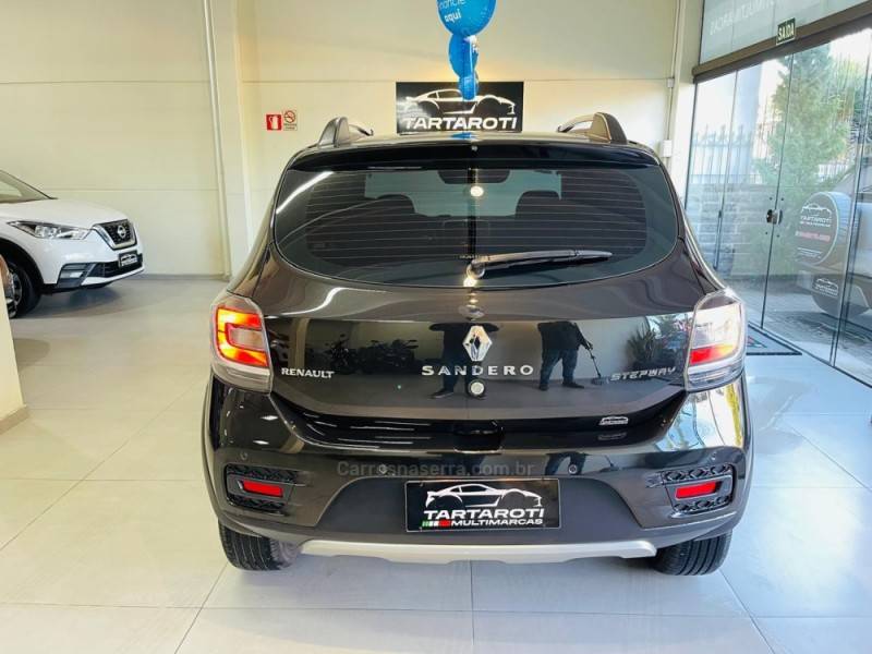 RENAULT - SANDERO - 2018/2019 - Preta - R$ 58.990,00