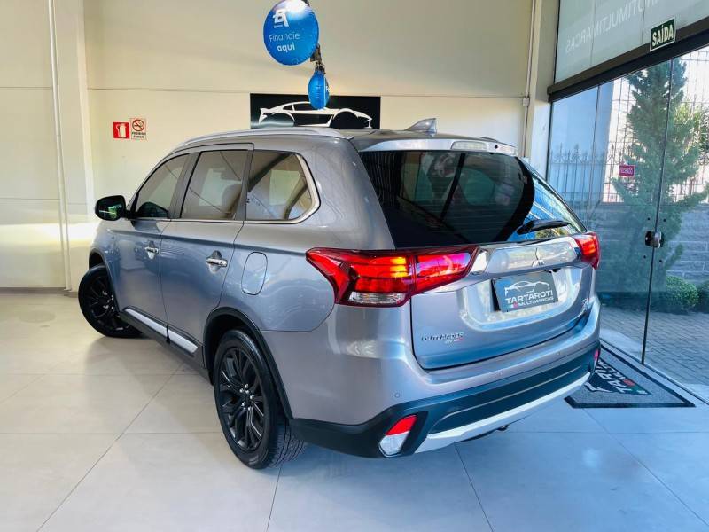 MITSUBISHI - OUTLANDER - 2017/2018 - Cinza - R$ 128.990,00