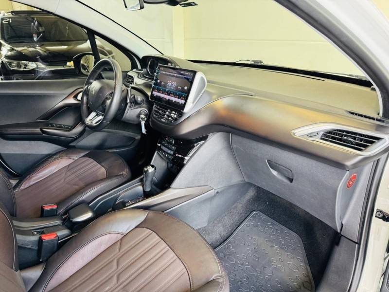 PEUGEOT - 2008 - 2015/2016 - Branca - R$ 59.990,00