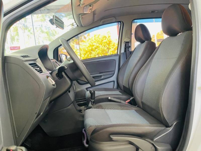 VOLKSWAGEN - FOX - 2014/2014 - Branca - R$ 43.990,00