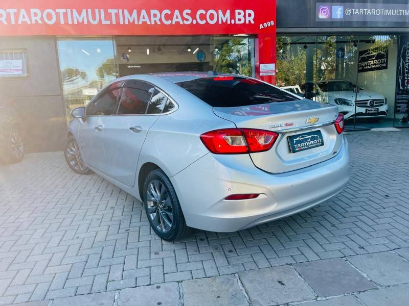 CHEVROLET - CRUZE - 2017/2018 - Prata - R$ 92.990,00