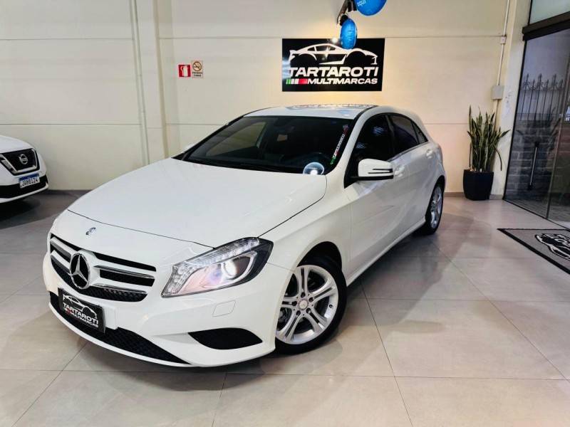 MERCEDES-BENZ - A 200 - 2015/2015 - Branca - R$ 93.990,00