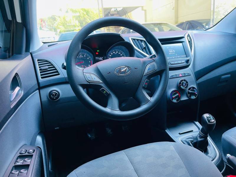 HYUNDAI - HB20S - 2018/2019 - Branca - R$ 65.990,00