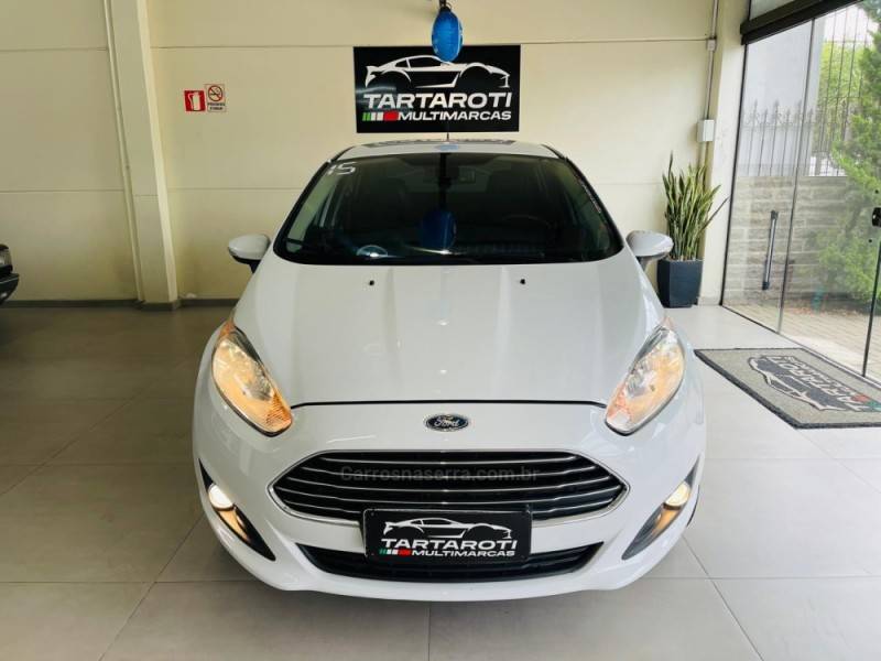 FORD - FIESTA - 2014/2015 - Branca - R$ 48.990,00