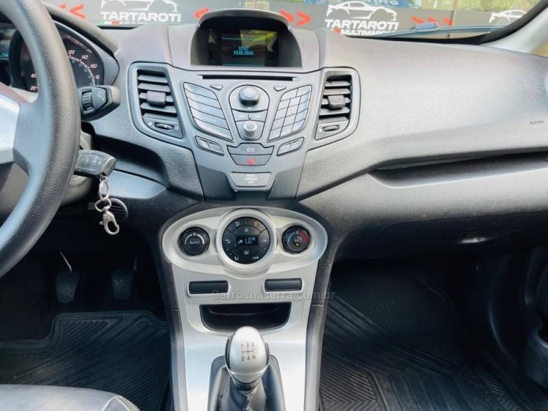 FORD - FIESTA - 2015/2015 - Prata - R$ 47.990,00