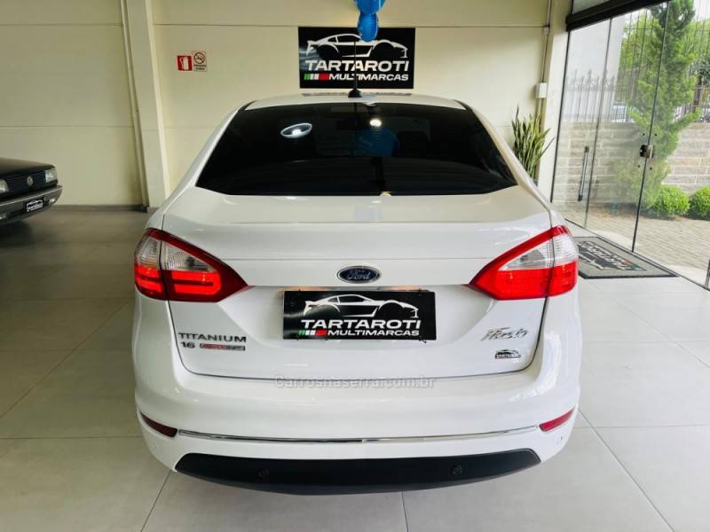 FORD - FIESTA - 2014/2015 - Branca - R$ 48.990,00