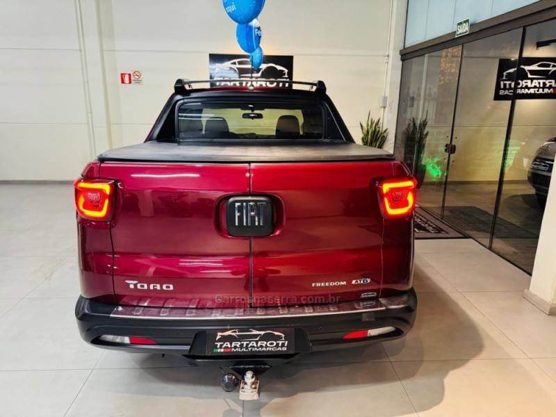 FIAT - TORO - 2017/2018 - Vermelha - R$ 88.990,00