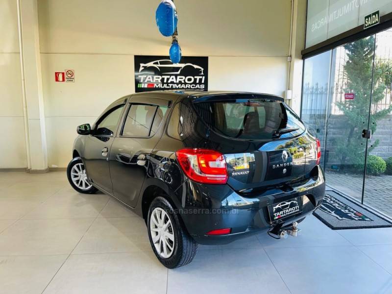 RENAULT - SANDERO - 2018/2019 - Preta - R$ 46.990,00
