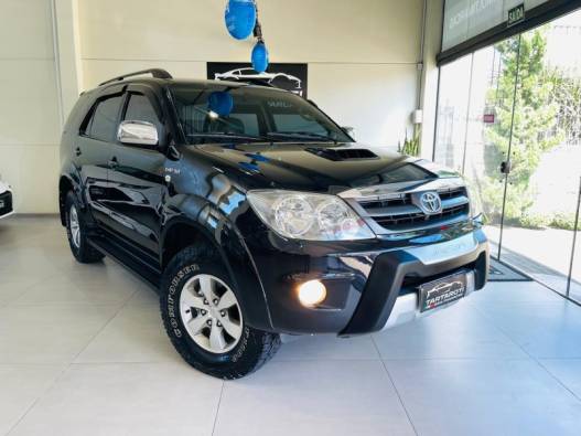 TOYOTA - HILUX SW4 - 2007/2008 - Preta - R$ 105.990,00