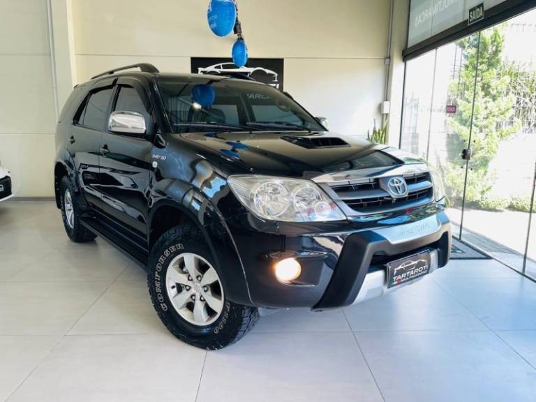 TOYOTA - HILUX SW4 - 2007/2008 - Preta - R$ 105.990,00