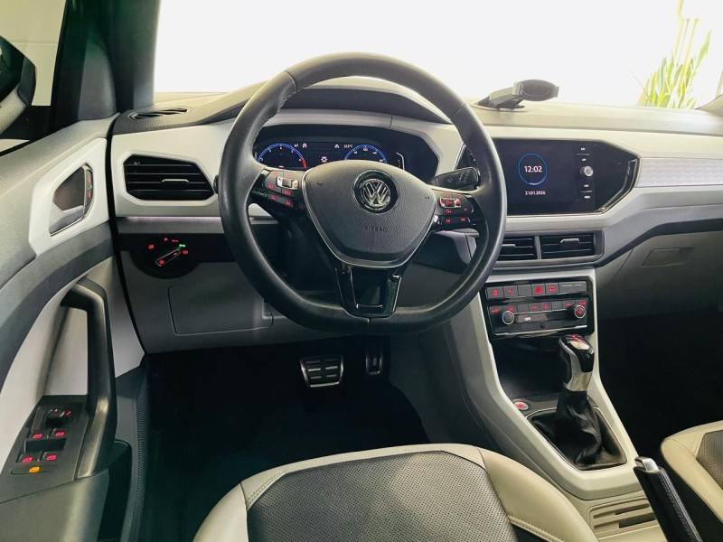 VOLKSWAGEN - T-CROSS - 2019/2020 - Preta - R$ 109.990,00