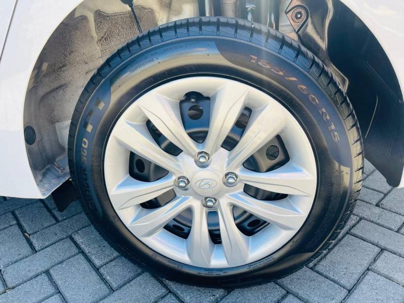 HYUNDAI - HB20S - 2018/2019 - Branca - R$ 65.990,00