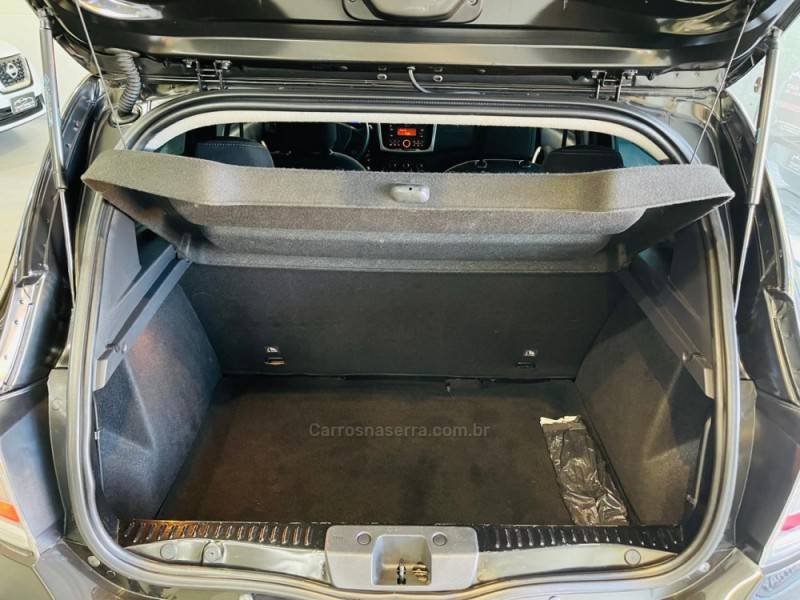 RENAULT - SANDERO - 2018/2019 - Preta - R$ 58.990,00