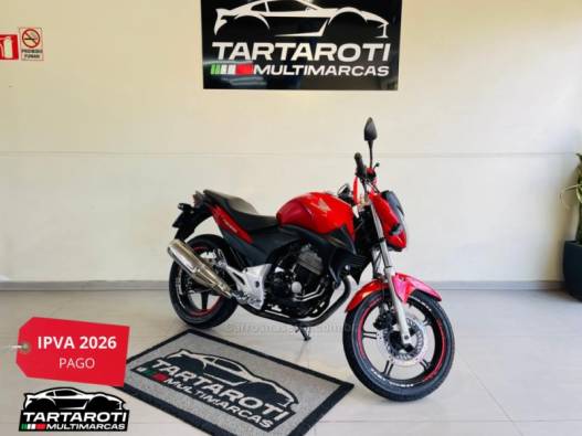HONDA - CB 300R - 2010/2011 - Vermelha - R$ 13.990,00