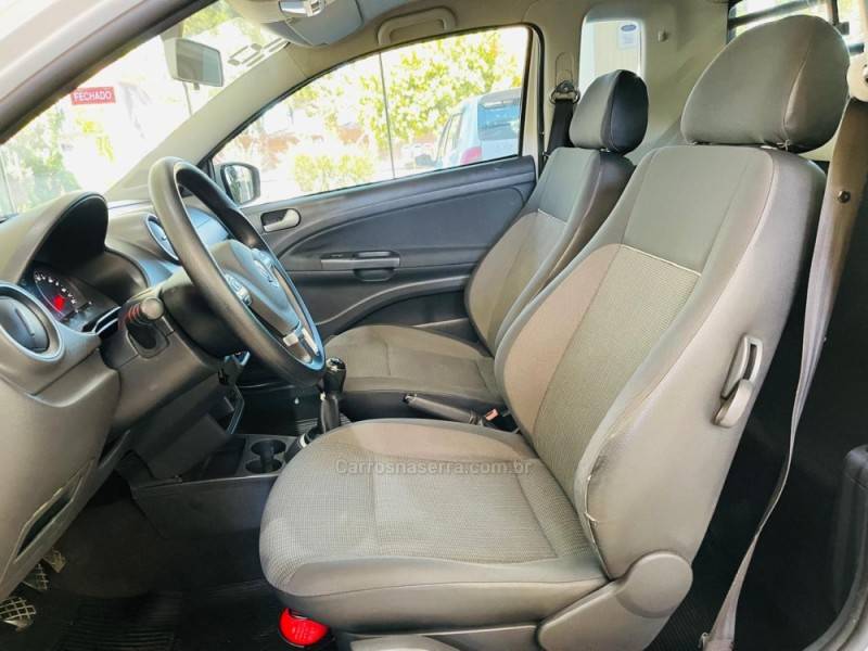 VOLKSWAGEN - SAVEIRO - 2015/2016 - Branca - R$ 51.990,00