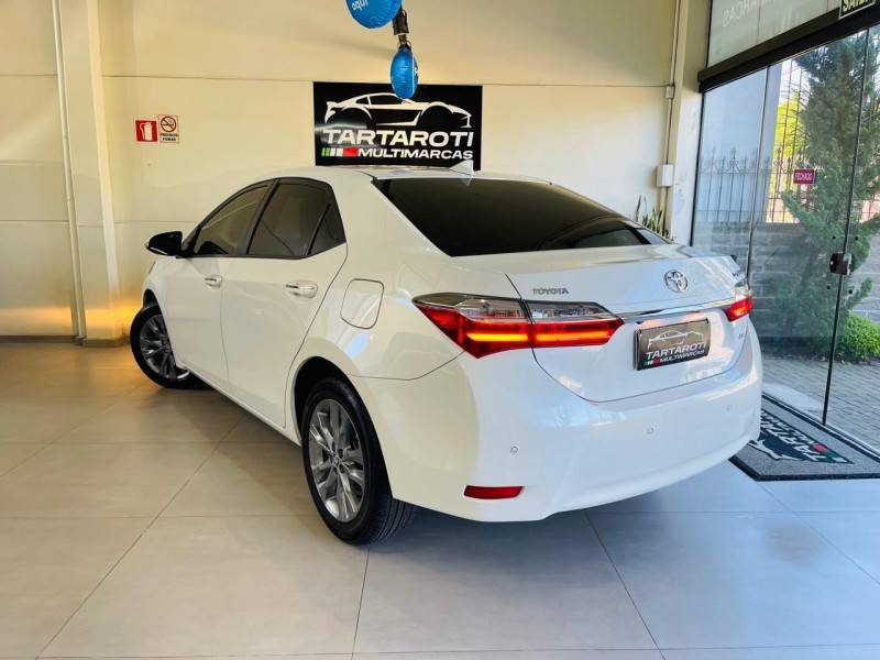TOYOTA - COROLLA - 2019/2019 - Branca - R$ 108.990,00