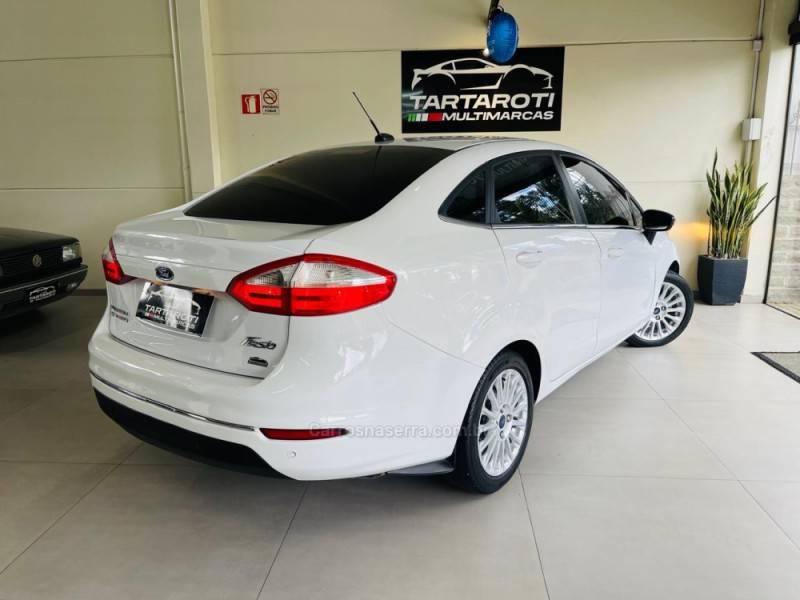 FORD - FIESTA - 2014/2015 - Branca - R$ 48.990,00