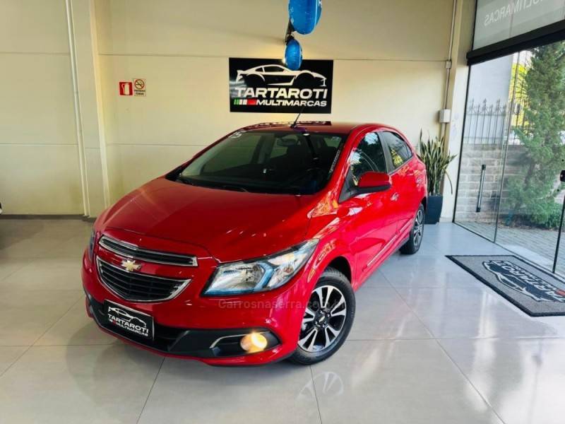 CHEVROLET - ONIX - 2014/2015 - Vermelha - R$ 56.990,00