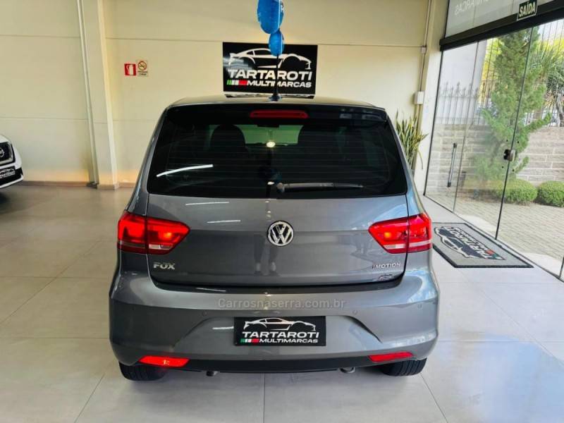 VOLKSWAGEN - FOX - 2015/2016 - Cinza - R$ 49.990,00