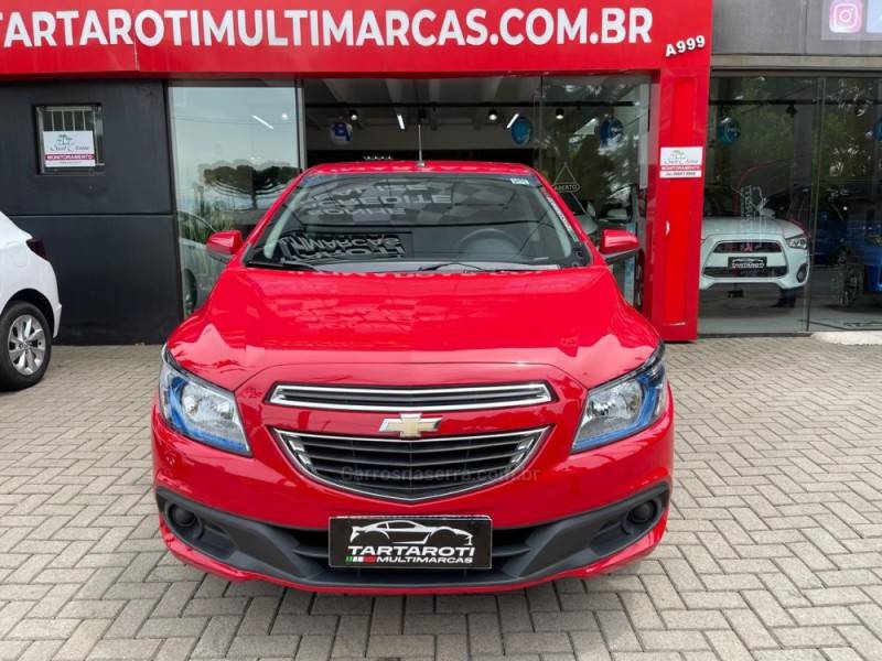 CHEVROLET - PRISMA - 2015/2016 - Vermelha - R$ 57.990,00
