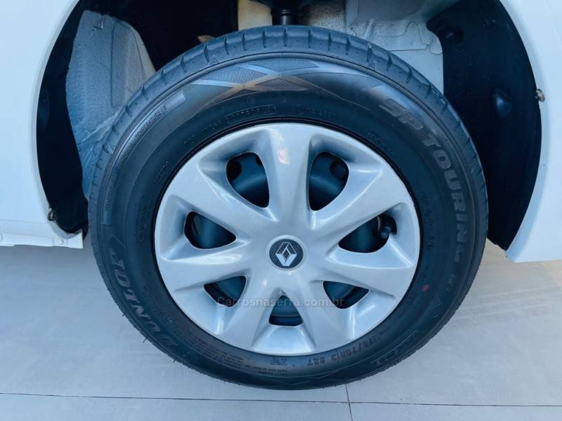 RENAULT - CLIO - 2013/2014 - Branca - R$ 29.990,00
